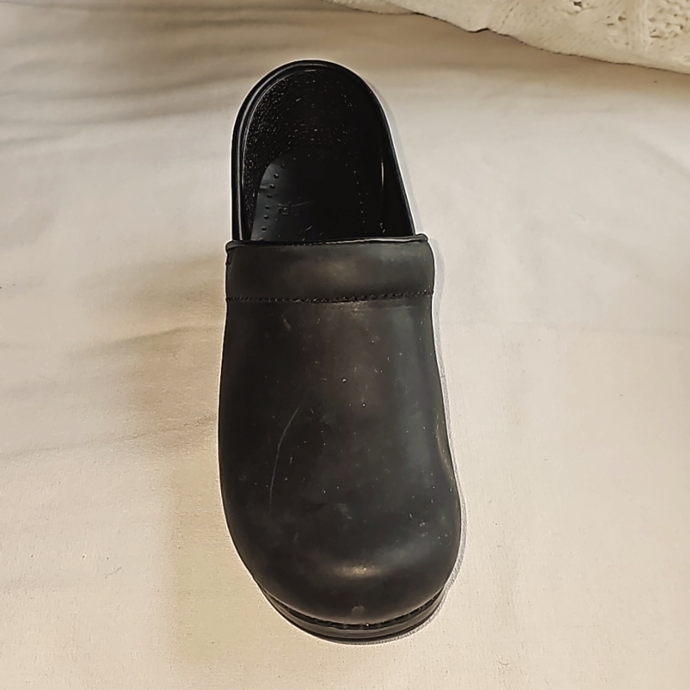 Dansko Narrow-Pro Black Oiled Clog NWOT